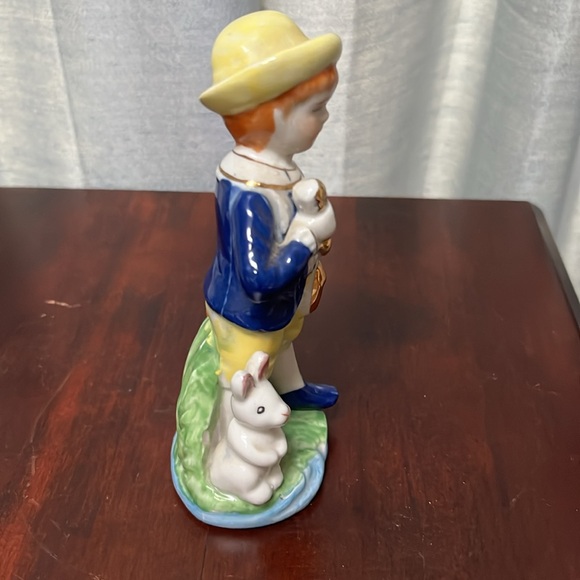 Vintage Figurine Boy with Rabbit, Gold Accents Unmarked but probably Japan - Picture 8 of 10